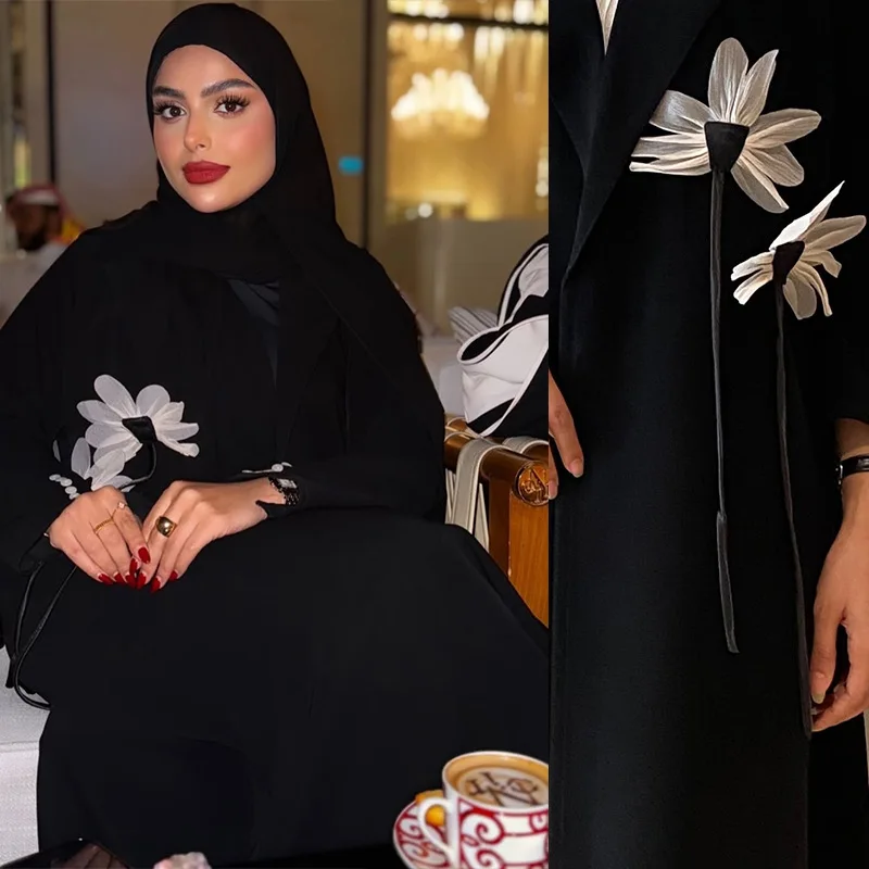 Abaya Ouverte Femme MQ272 – Robe Islamique Florale 3D Noire | Style Dubaï