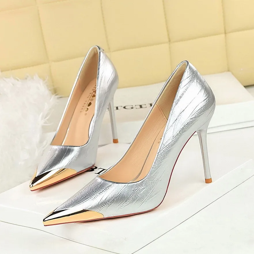 Escarpins Pointus à Talons Hauts 10,5cm – Chaussures Élégantes Femme Bout Métal
