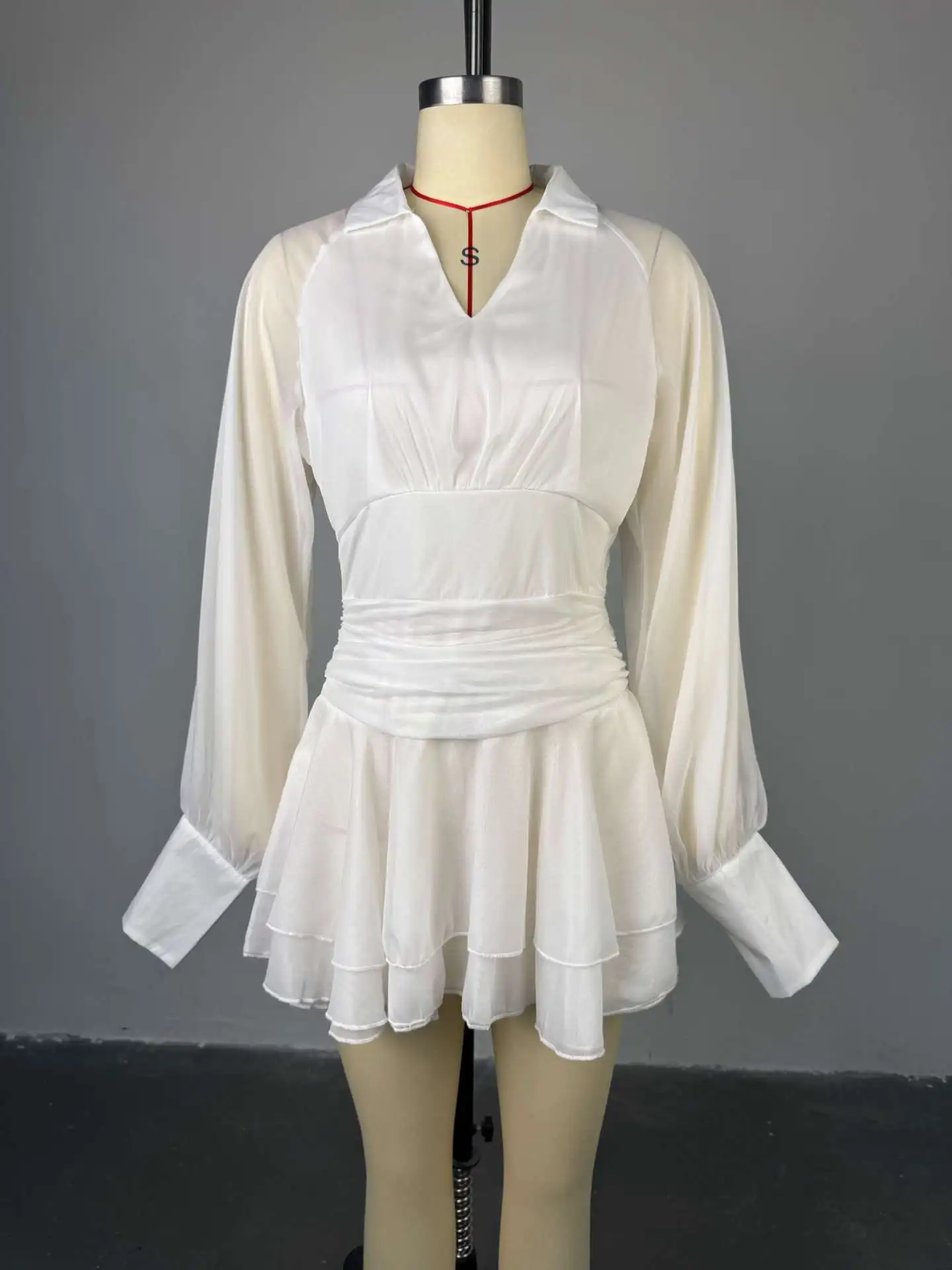 TR1132 Robe Courte Blanche Col en V Dos Nu Manches Lanterne Taille Haute Femme Été