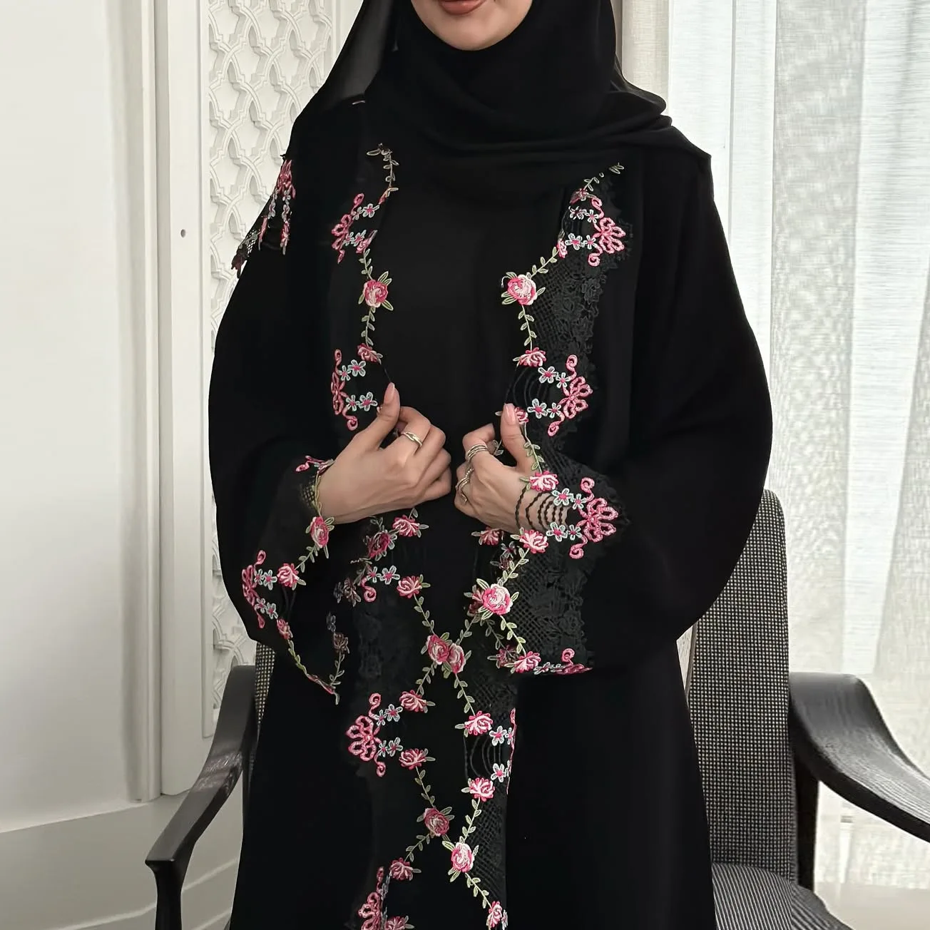 Abaya Ouverte Brodée MQ275 – Robe Musulmane Maxi Dentelle & Patchwork | Style Dubaï
