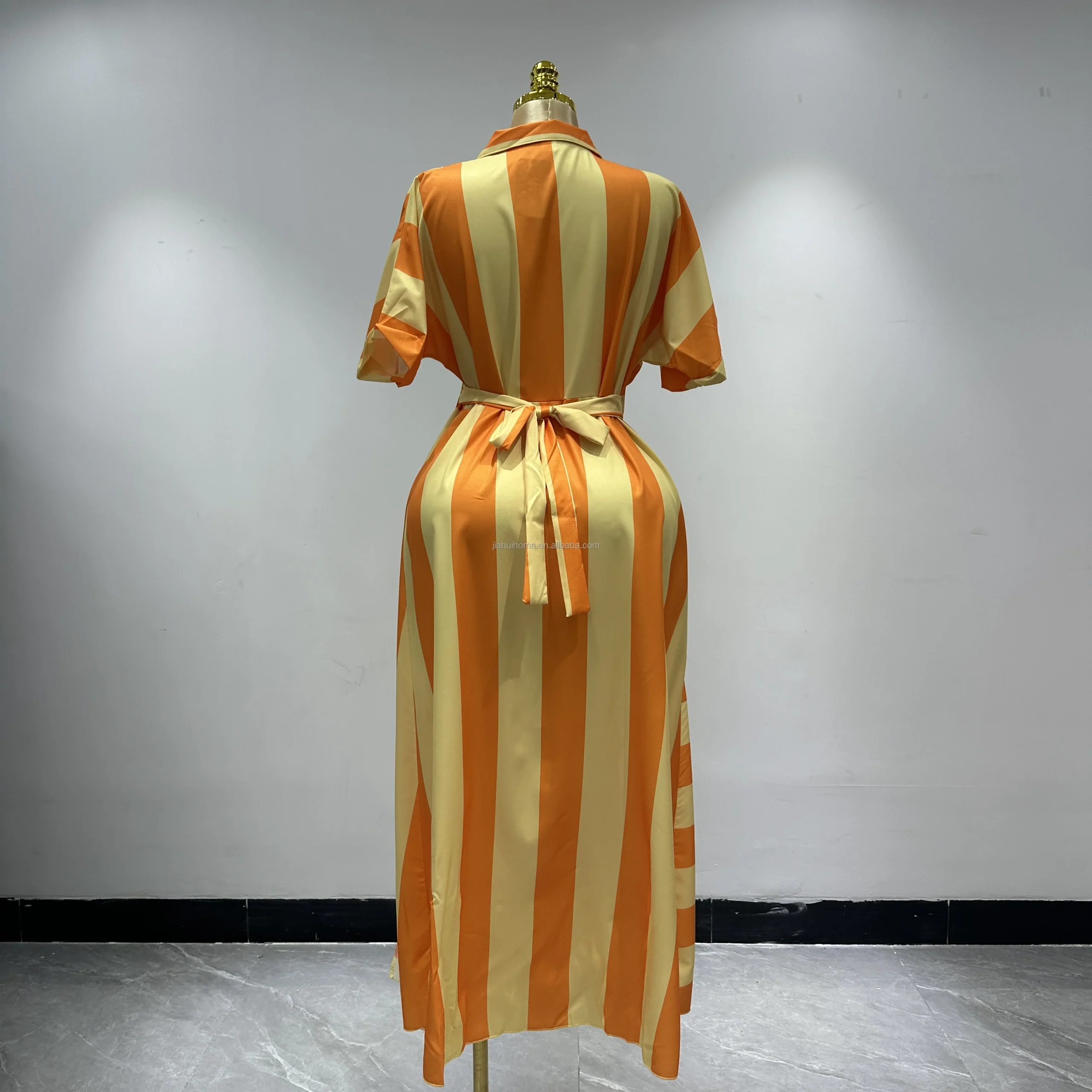 Robe Longue Africaine Rayée Col V – Tissu Respirant, Taille Élastique, Style Moderne