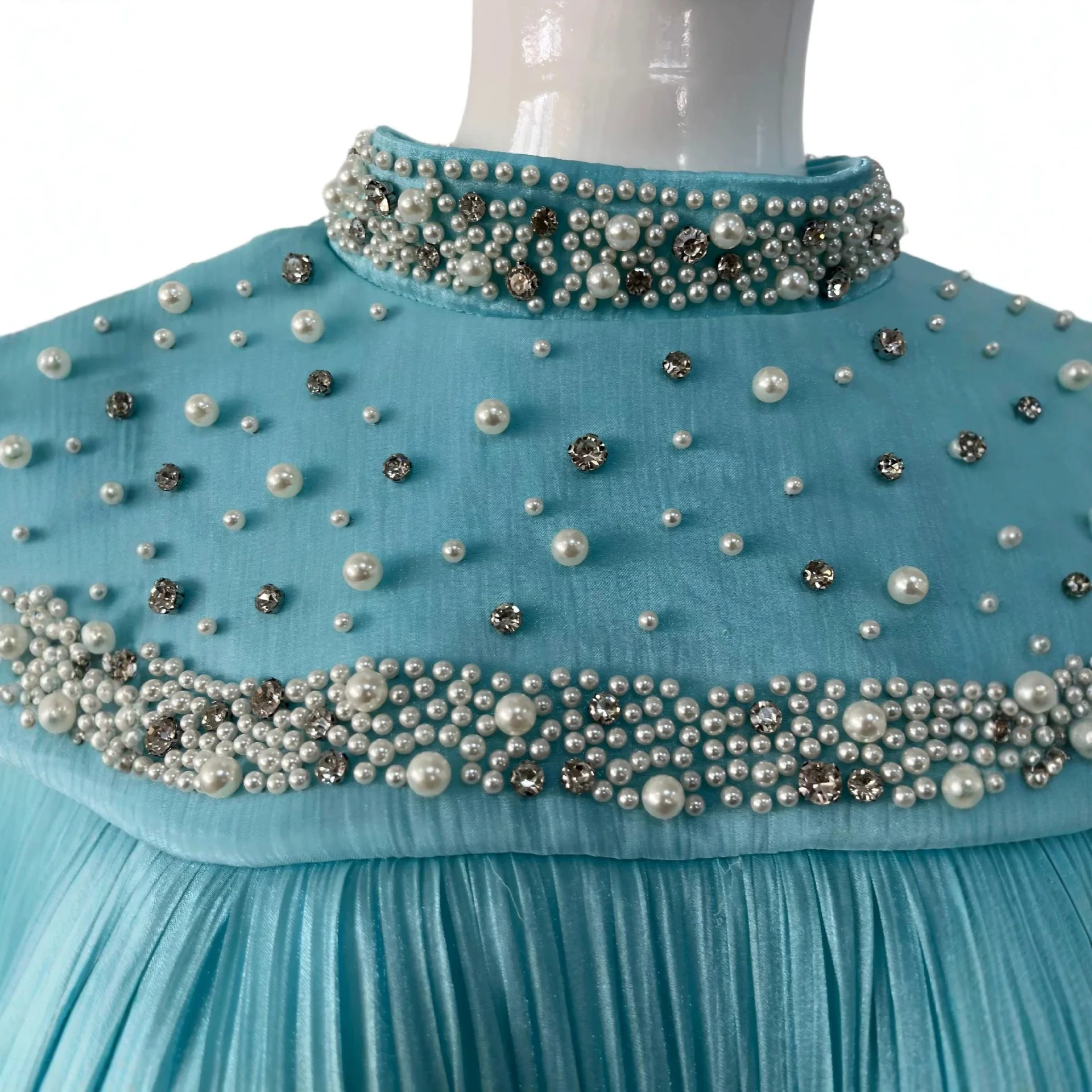 Robe Maxi Organza Perlée Col Montant | Longue Élégante Été Cape Diamants