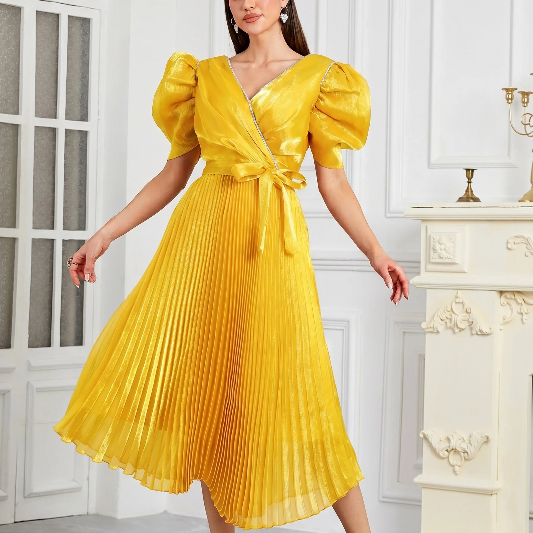 Robe Maxi Élégante Col V Manches Bouffantes Plissée Ceinturée Taille Haute – Style Vintage Chic