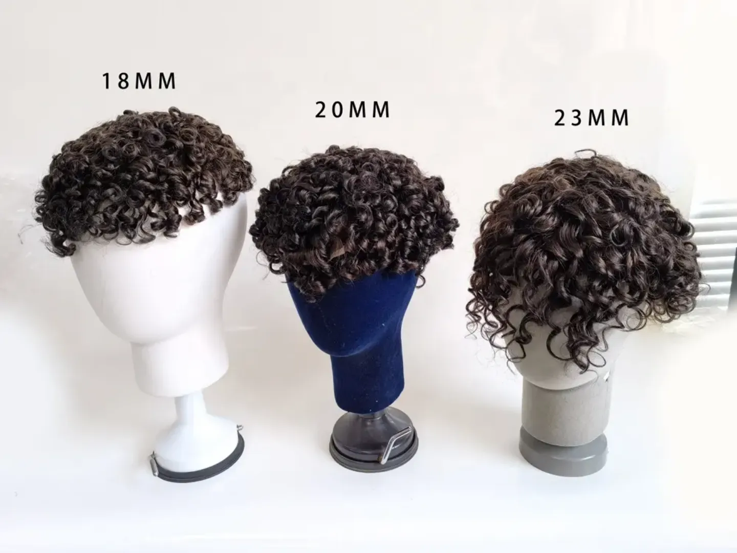 Tête de mannequin murale HQ – Long cou en fibre de verre pour perruques, chapeaux et écharpes