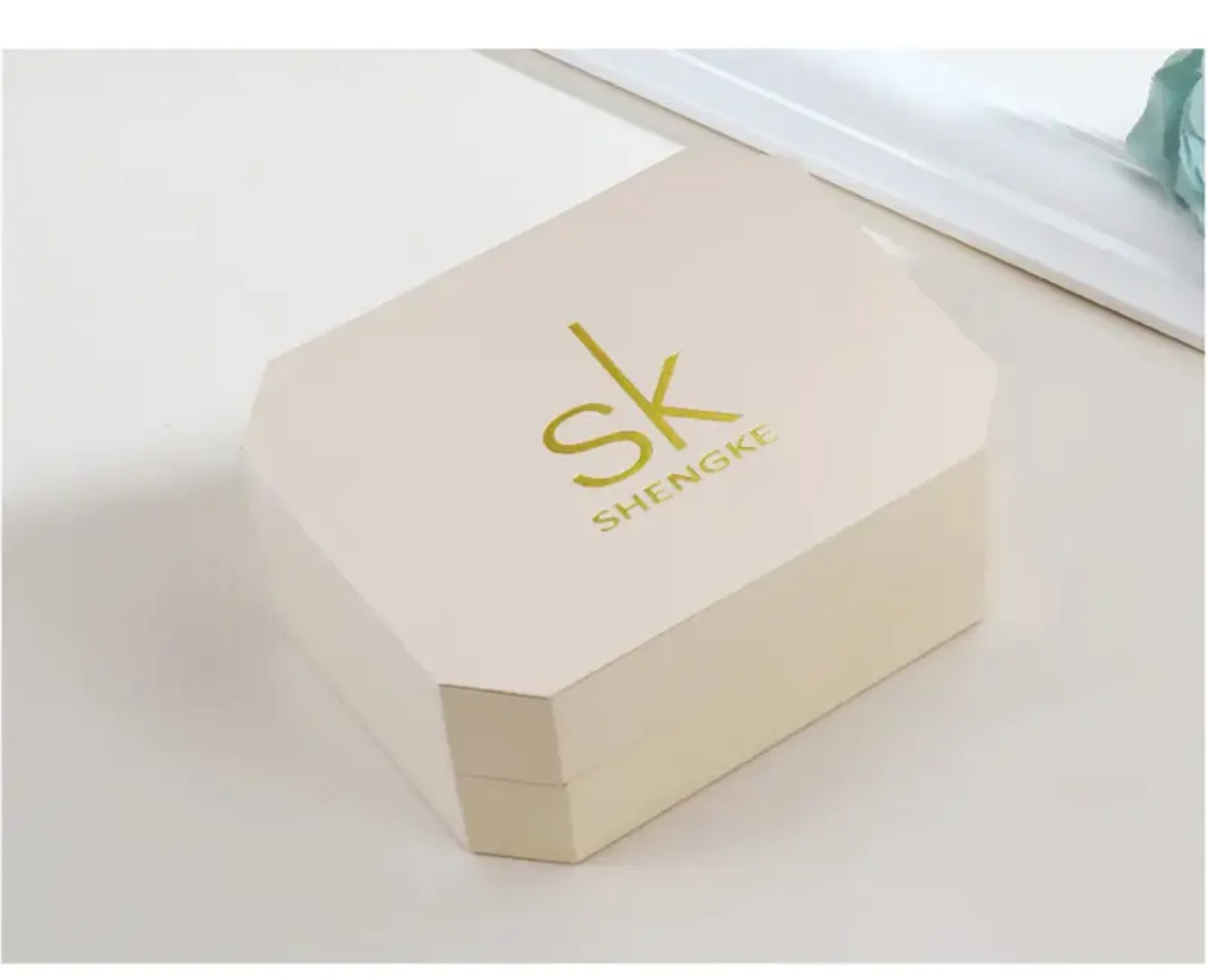 Coffret Cadeau Élégance Femme – Montre SK Dorée avec Parure Collier et Boucles d'Oreilles