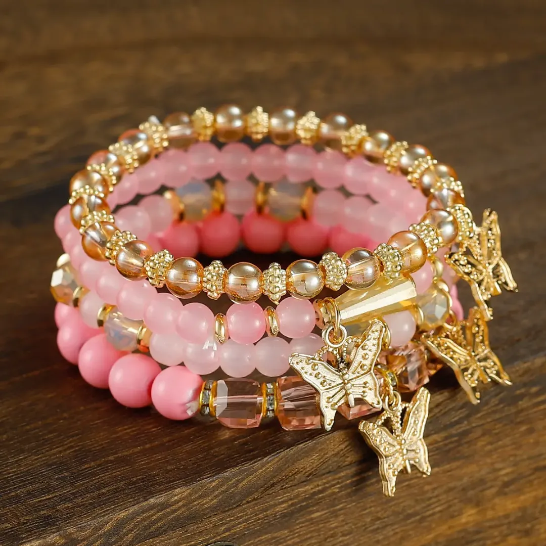 Lot de Bracelets Bohèmes Élégants – Perles et Breloques Papillon (4 pièces)