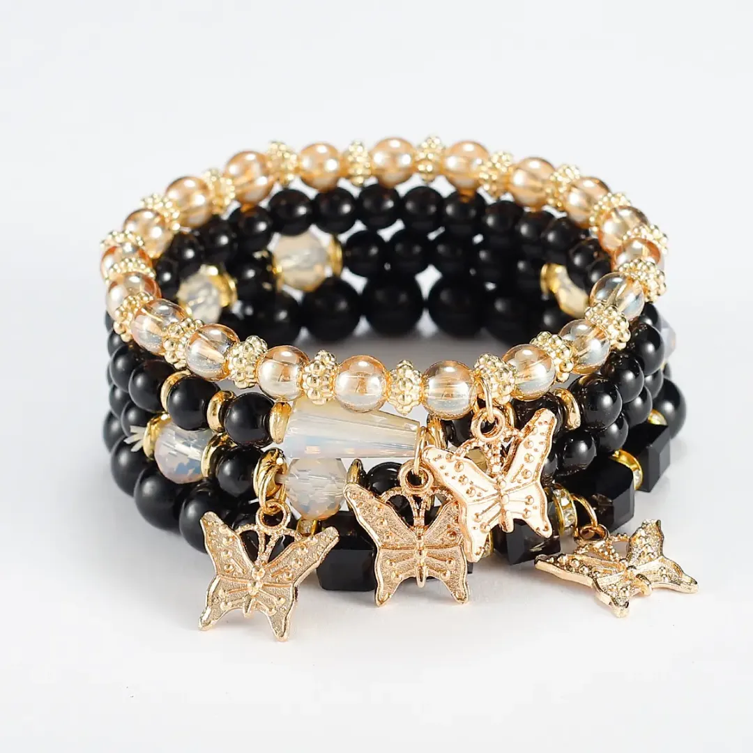 Lot de Bracelets Bohèmes Élégants – Perles et Breloques Papillon (4 pièces)