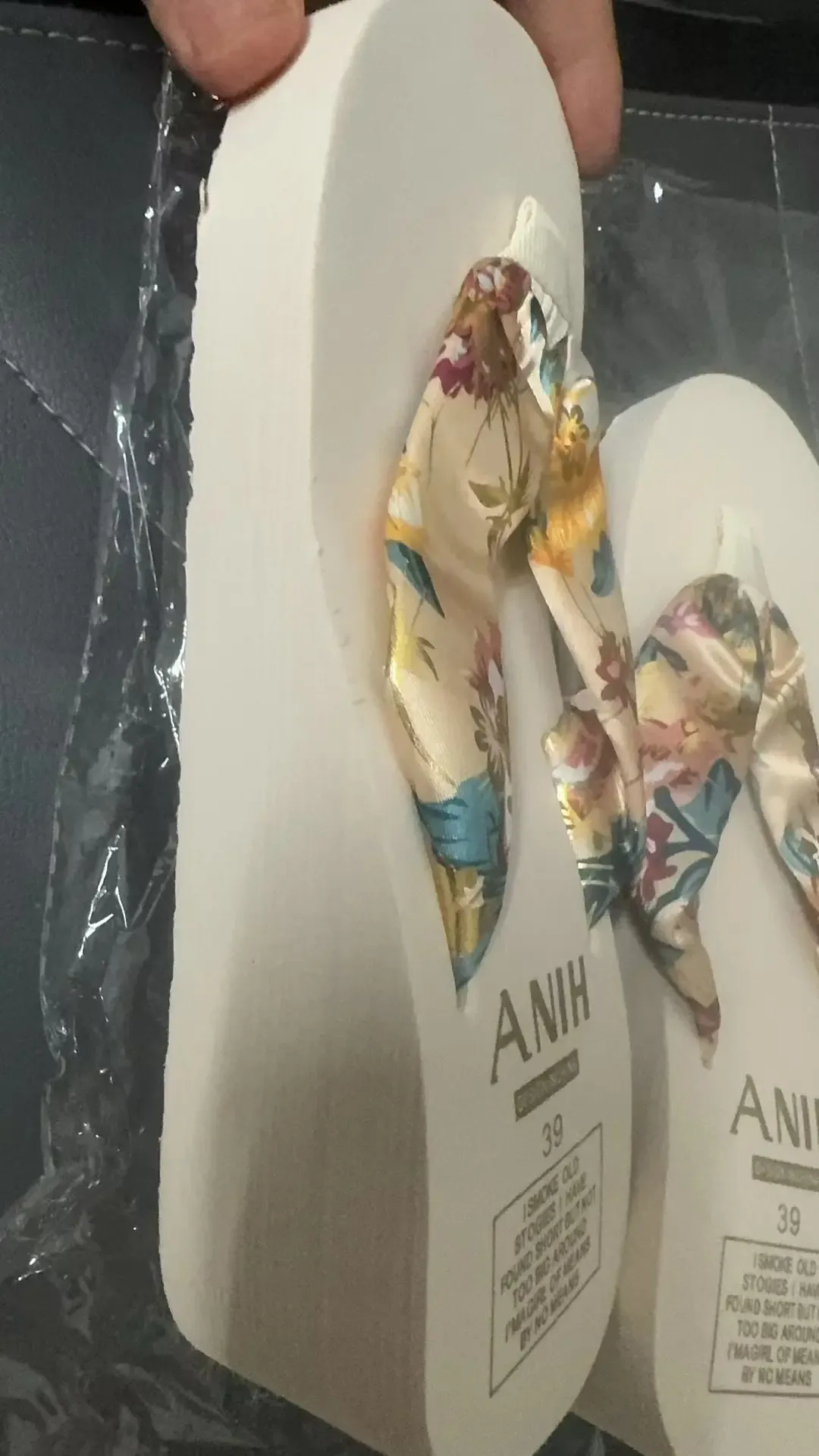 Tongs d’Été Femme – Sandales à Talon Compensé avec Brides Fleuries, Style Décontracté et Élégant