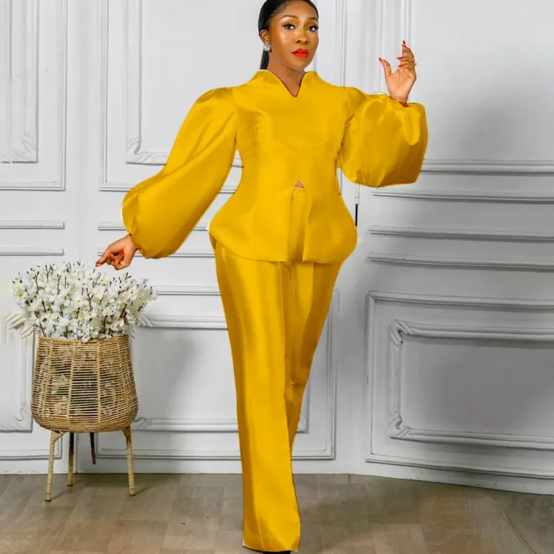 Ensemble Femme Élégant Deux Pièces avec Manches Bouffantes – Top Cintré et Pantalon Classique