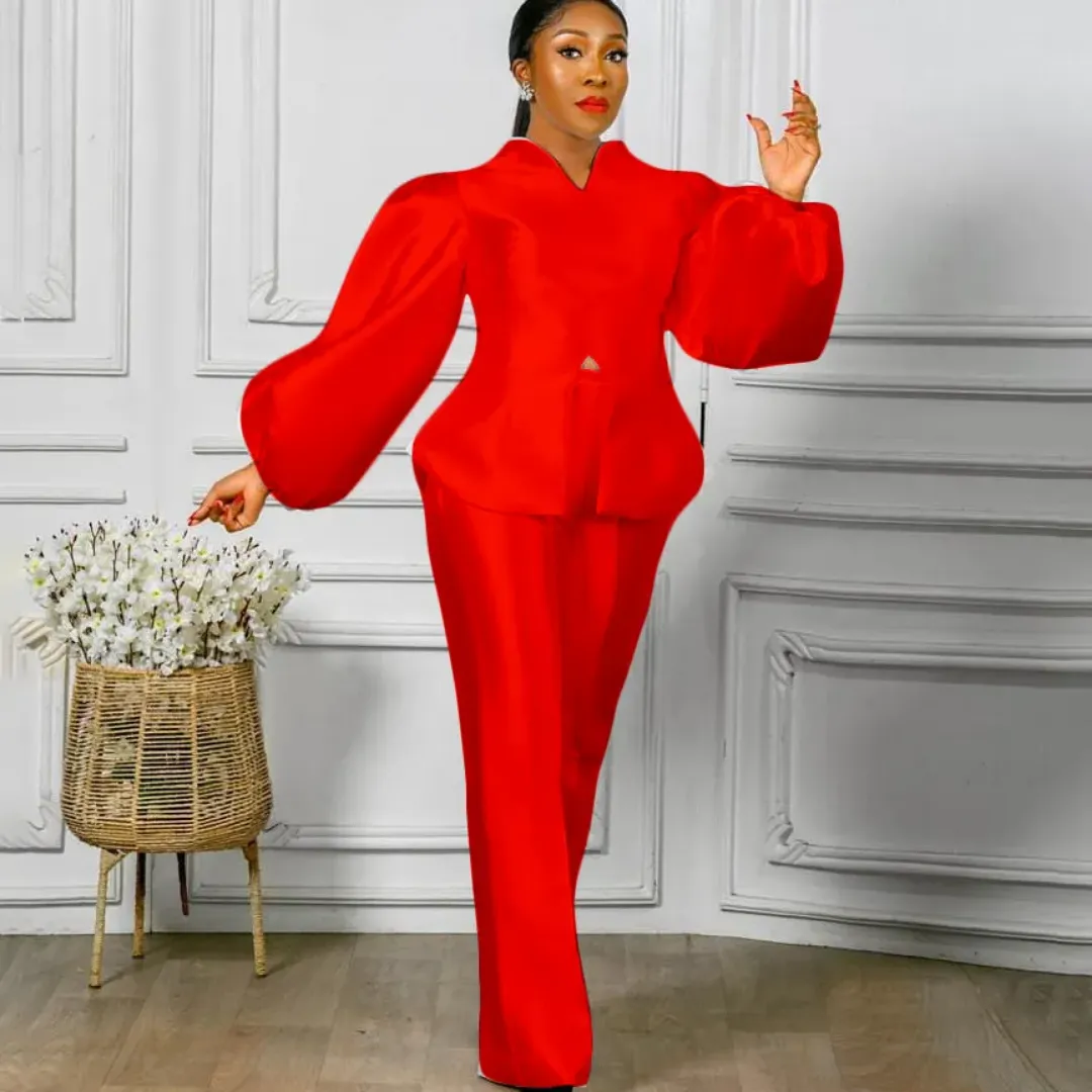 Ensemble Femme Élégant Deux Pièces avec Manches Bouffantes – Top Cintré et Pantalon Classique