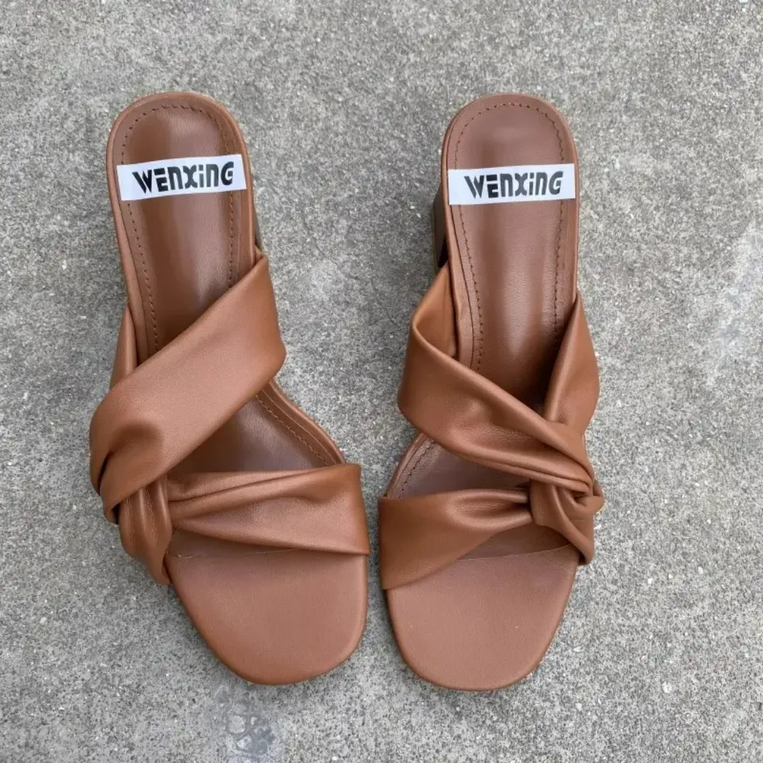 Sandales à Talons Épais pour Femmes – Design Croisé Élégant et Confortable