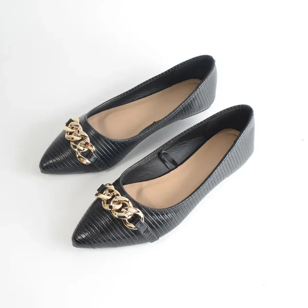 Chaussures plates élégantes pour femme – Bout fermé avec chaîne dorée, confort et style tendance 2024