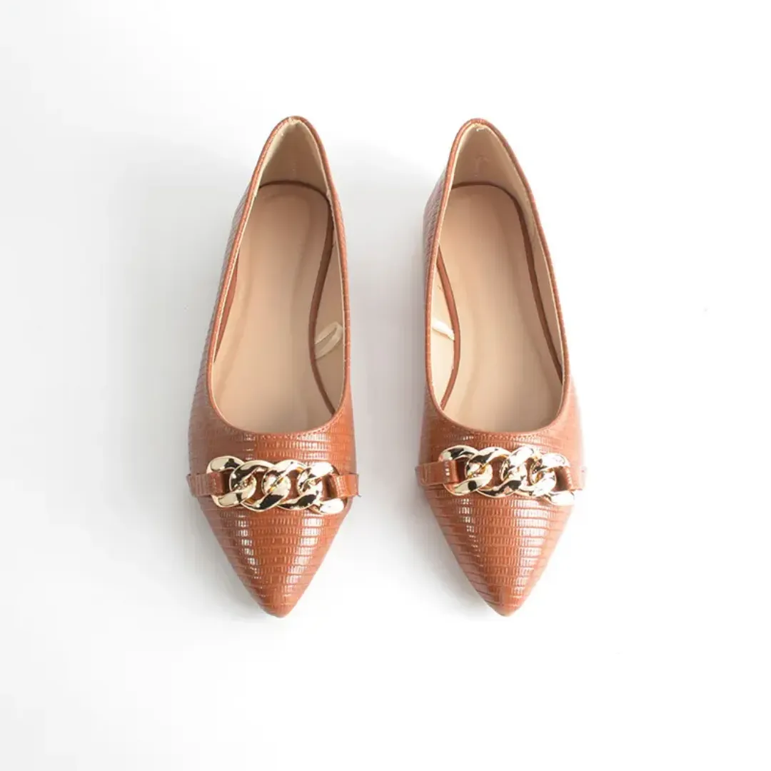 Chaussures plates élégantes pour femme – Bout fermé avec chaîne dorée, confort et style tendance 2024