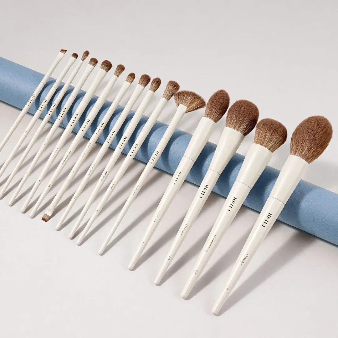 Ensemble de 15 Pinceaux de Maquillage Professionnels – Haute Qualité, Finitions Parfaites, Manches Blanches