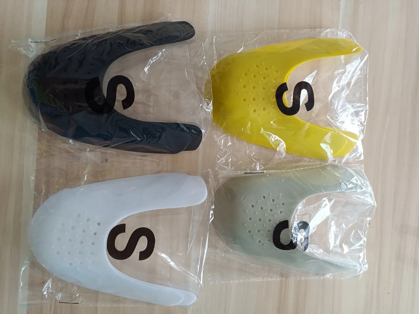 Protège-Chaussures Anti-Froissement – Inserts Sneaker Shields en PP, Taille Réglable, 2 Tailles S/L, Noir ou Blanc