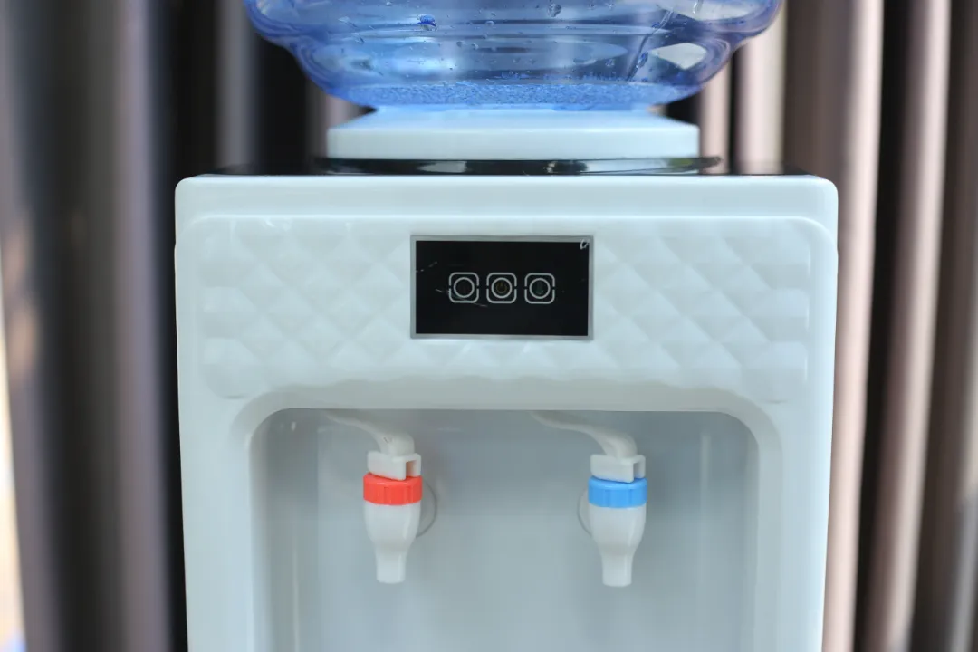 Distributeur d'Eau Chaude et Froide - Compact, Électrique, avec Rangement Intégré - Idéal Maison et Bureau
