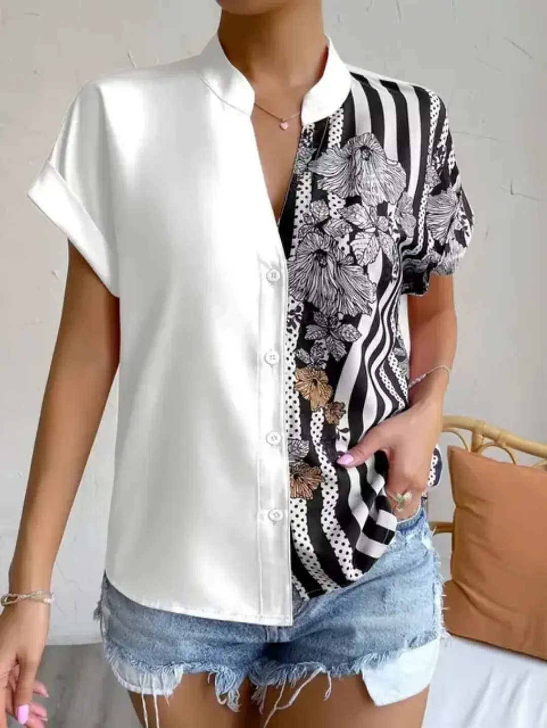 Chemise Femme Élégante Rouge à Motifs Rayures et Fleurs – Manches Courtes