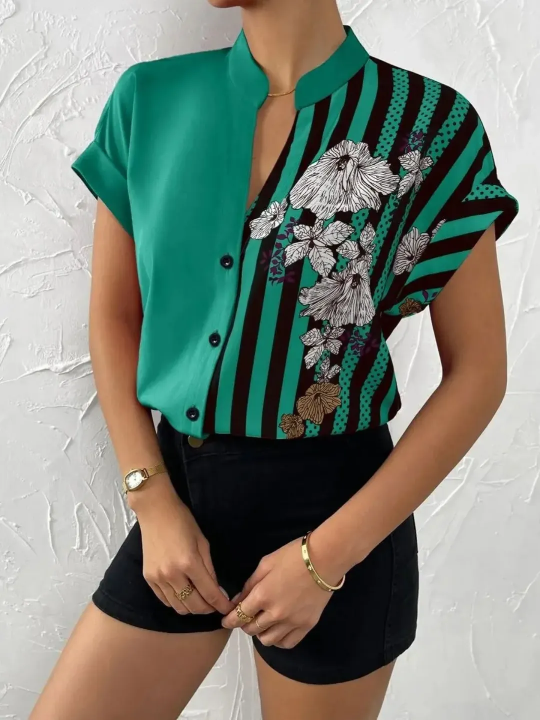 Chemise Femme Élégante Rouge à Motifs Rayures et Fleurs – Manches Courtes