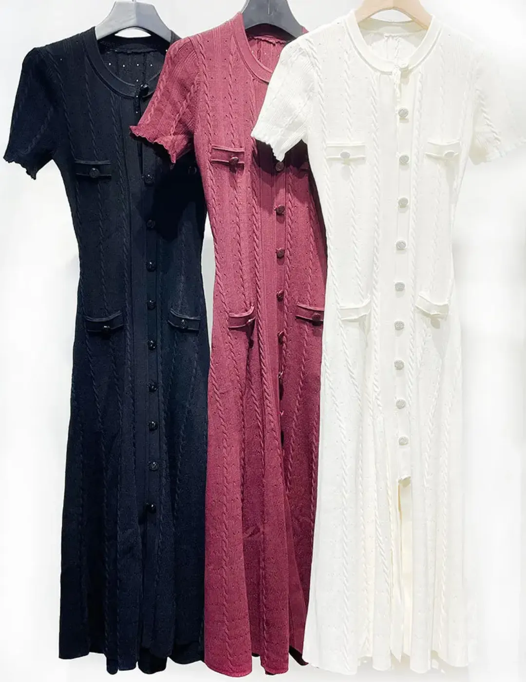 Robe Longue Tricotée Femme – Boutonnage Élégant, Manches Courtes, Décolleté Rond – Style Ajusté et Évasé, Automne/Hiver