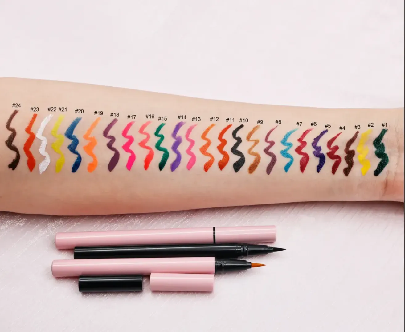 Stylo de Maquillage 4 en 1 – Eyeliner Liquide Waterproof Longue Durée 48 couleur – Vegan et Personna