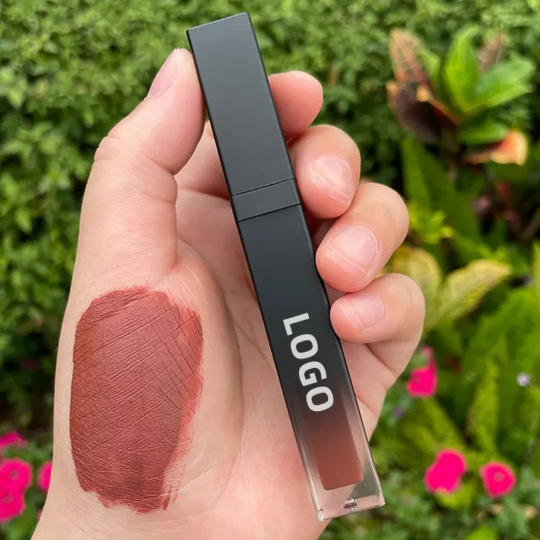 Rouge à Lèvres Mat Personnalisable – Waterproof, Végétalien, 43 Couleurs, Longue Tenue, Haute Qualit