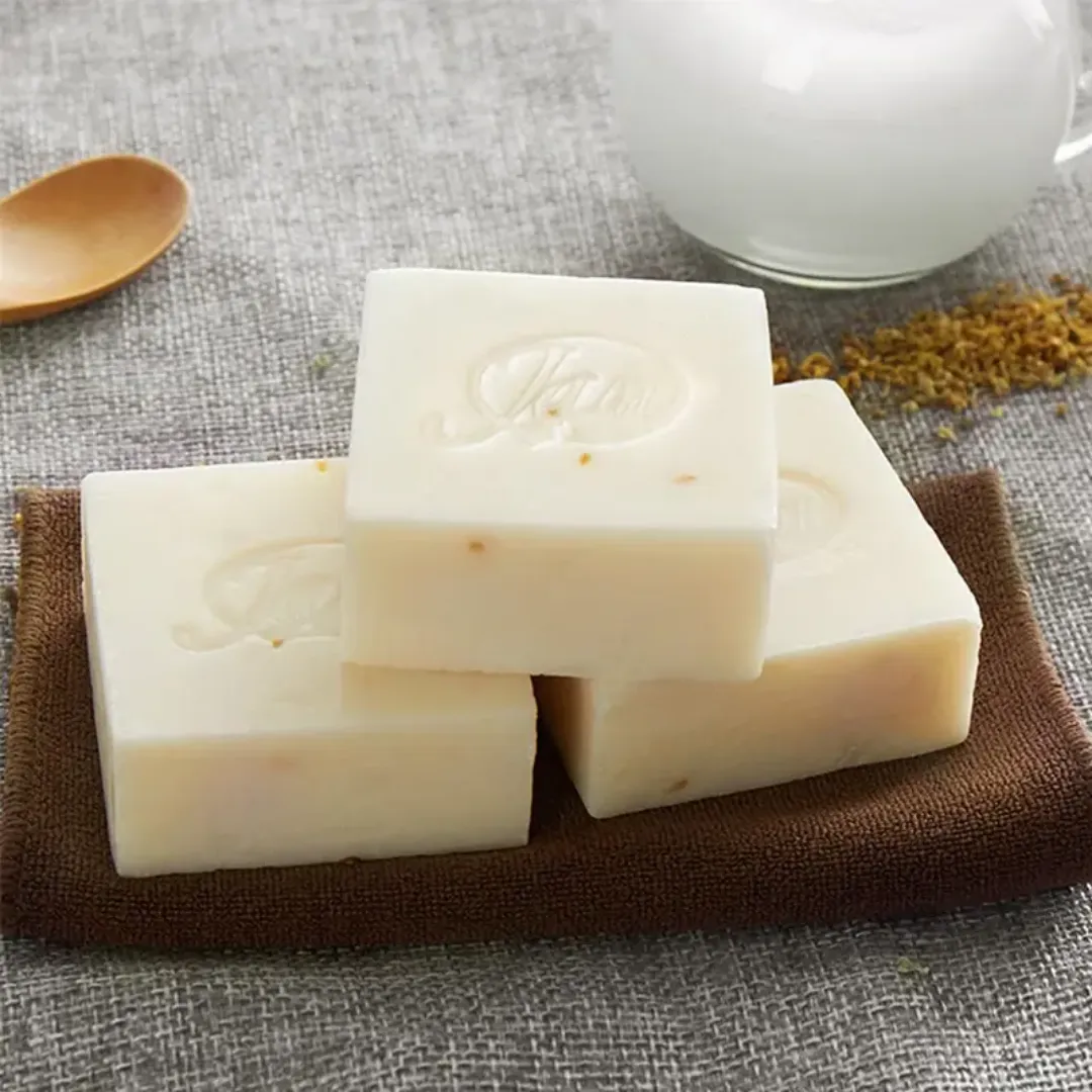 Savon au Lait de Riz Naturel – Blanchissant, Hydratant et Contrôle de l’Huile – Fait Main