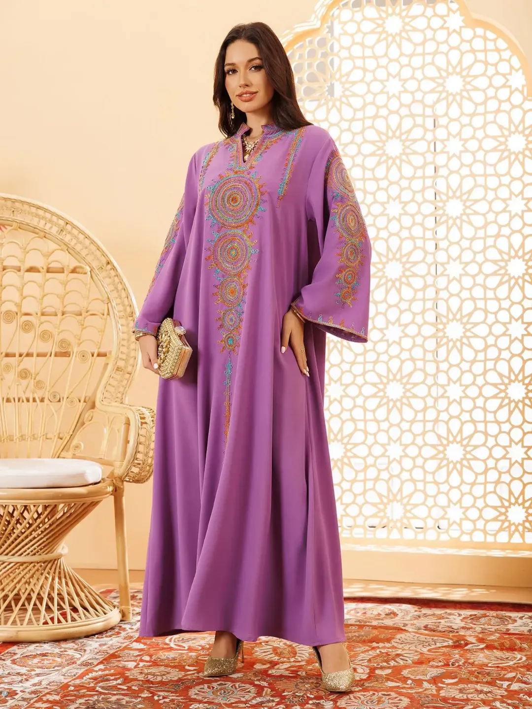 Robe longue orientale brodée – Élégance traditionnelle pour femme – Style caftan moderne