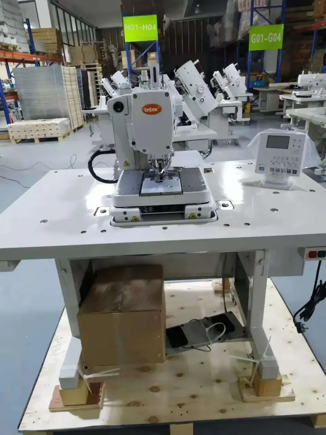 Machine à Coudre Industrielle Informatique LINGRAI ST-9820 – Haute Vitesse pour Œillets et Boutons