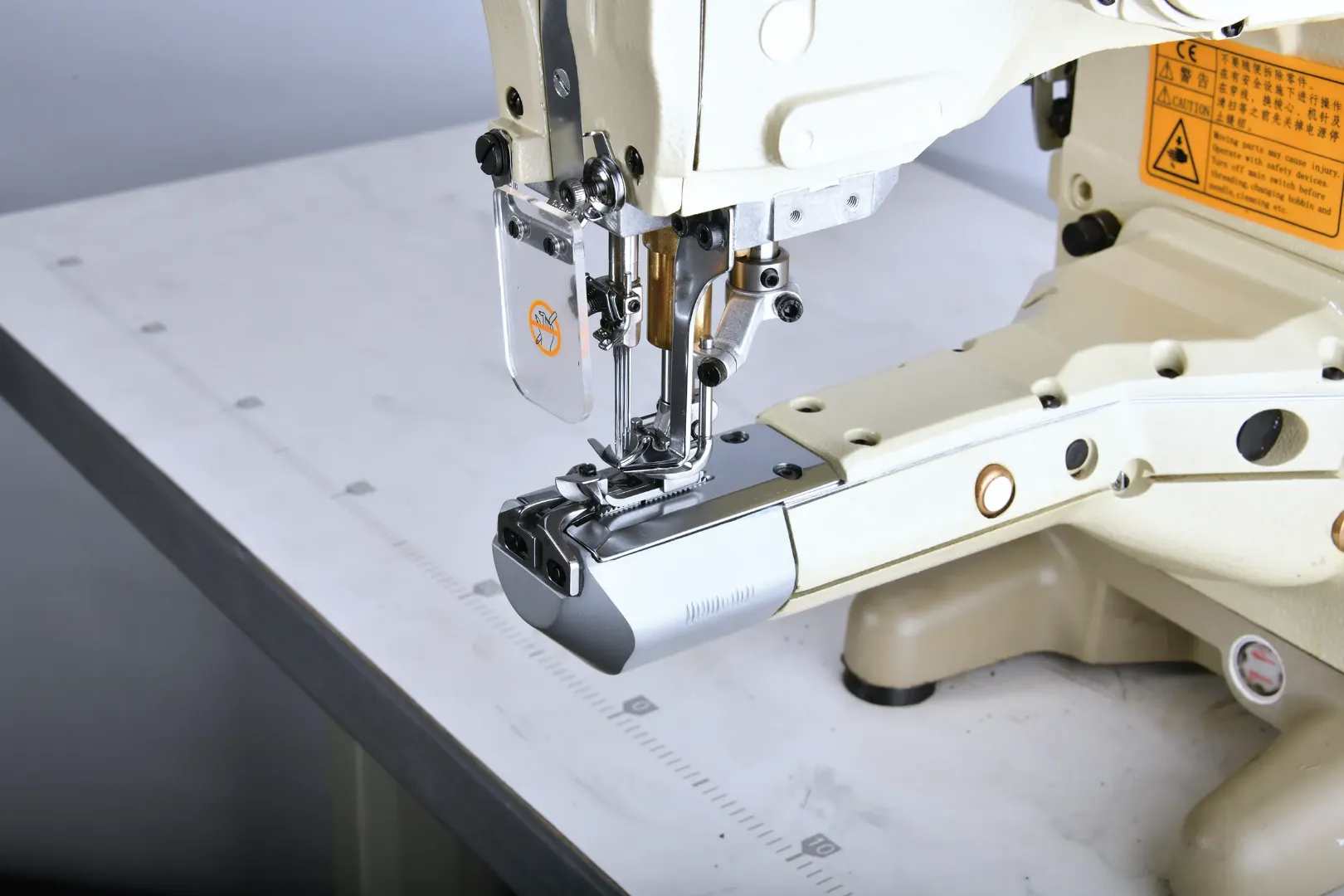 Machine à Coudre Industrielle Interlock LINGRAI ST-1500D-356/HS – 4 Aiguilles, 6 Fils, Entraînement Direct Haute Productivité