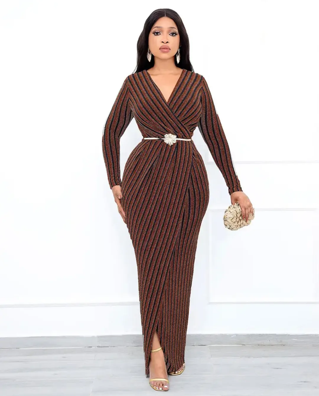 Robe Longue Élégante à Rayures avec Ceinture Fleurie – Tenue de Cérémonie et Soirée Chic pour Femme