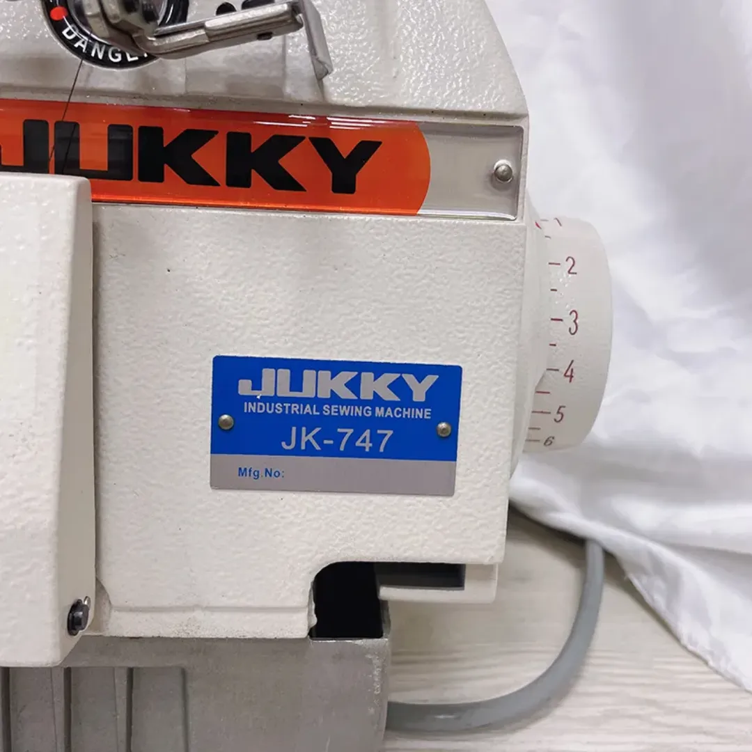 Machine à Surjet Industrielle ST-747D – 2 Aiguilles, Haute Vitesse 6500 RPM, Réglage Différentiel Avancé