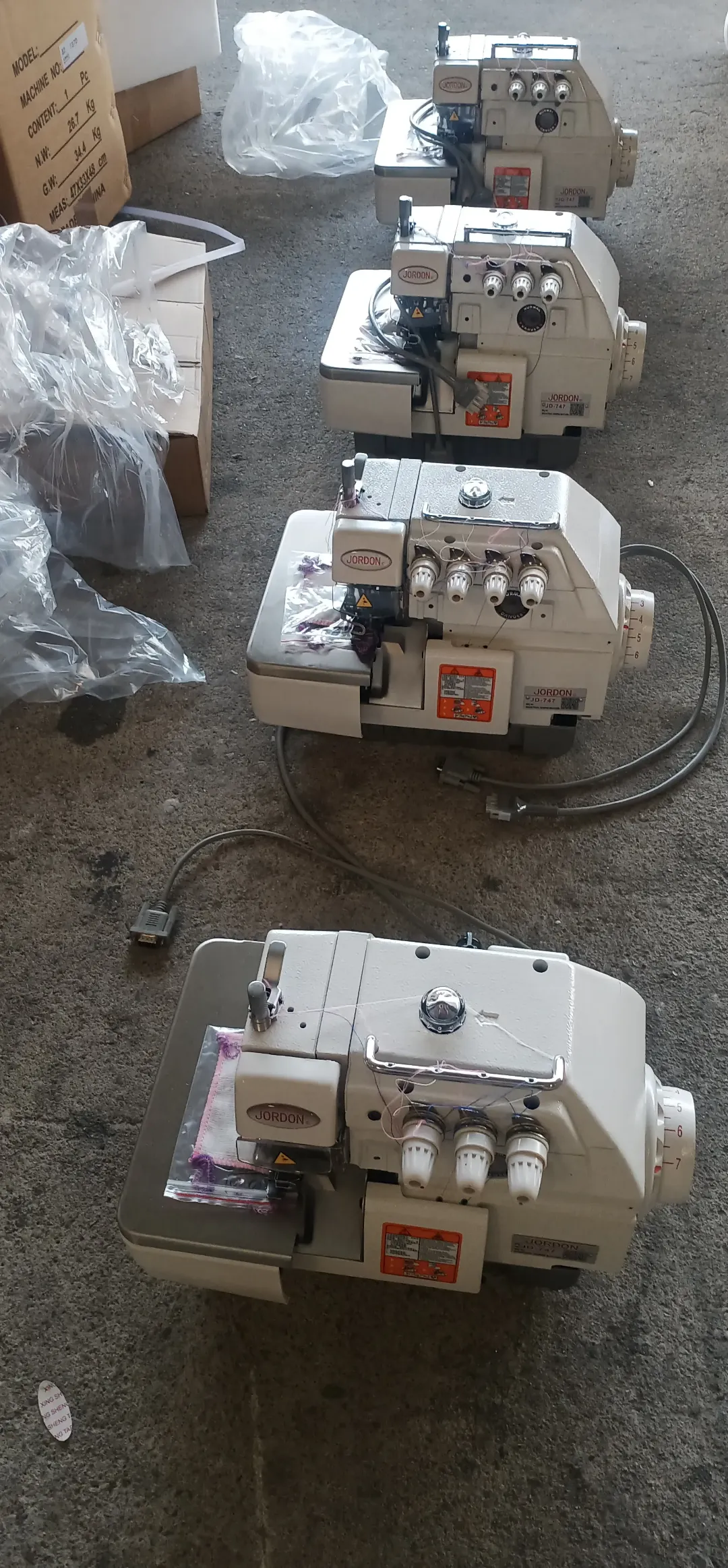 Machine à Coudre Industrielle Overlock ST-747D Haute Vitesse 6500 Points/Min – Spéciale Finition Bord, Tissu, Maille et Surjet Professionnel