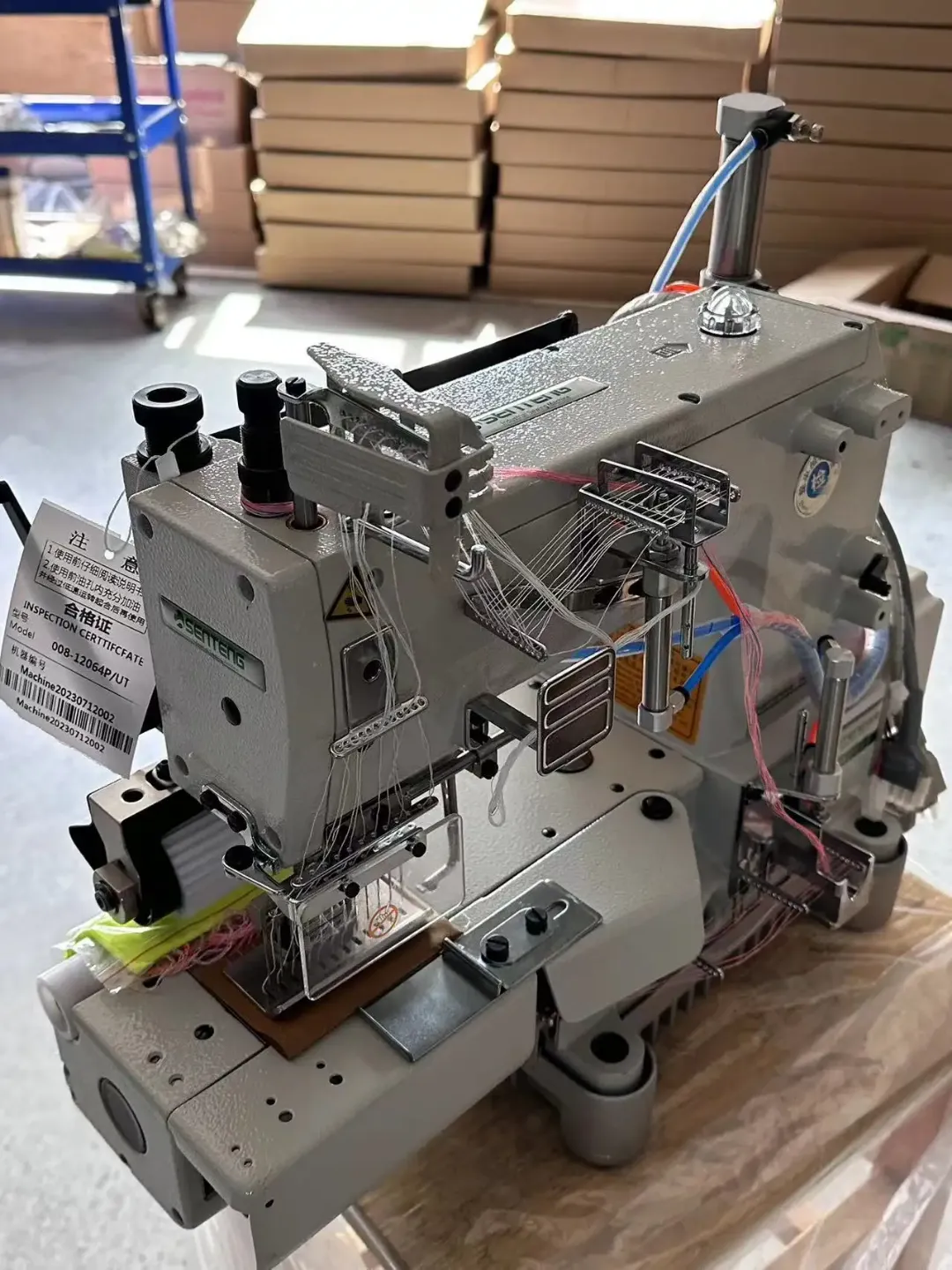 Machine à Coudre Industrielle LINGRAI ST-12064P/UT – 12 Aiguilles, 24 Fils, Haute Capacité, Levée de Pied 12 mm