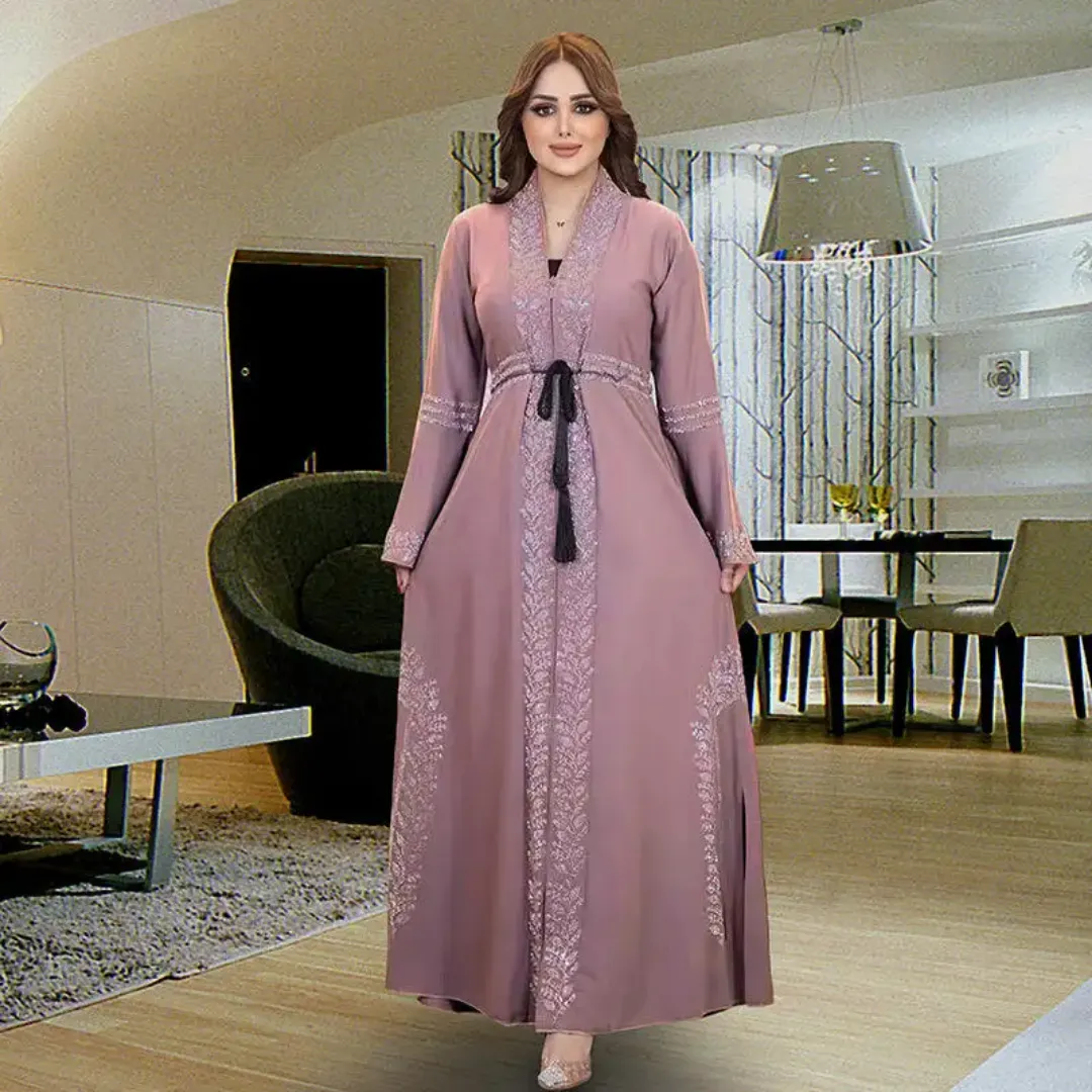 Abaya Femme Chic avec Broderies Élégantes et Ceinture - Tenue Modeste et Élégante