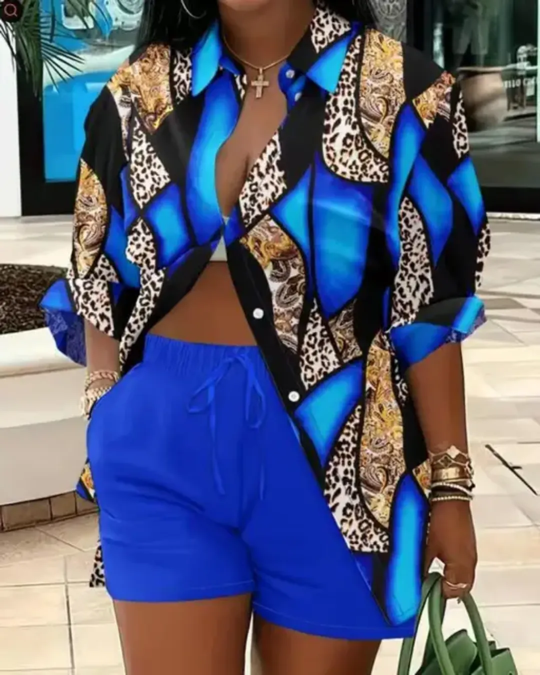 Ensemble Femme Chic - Chemise Oversize et Short Fluide à Motif Artistique Vert et Blanc