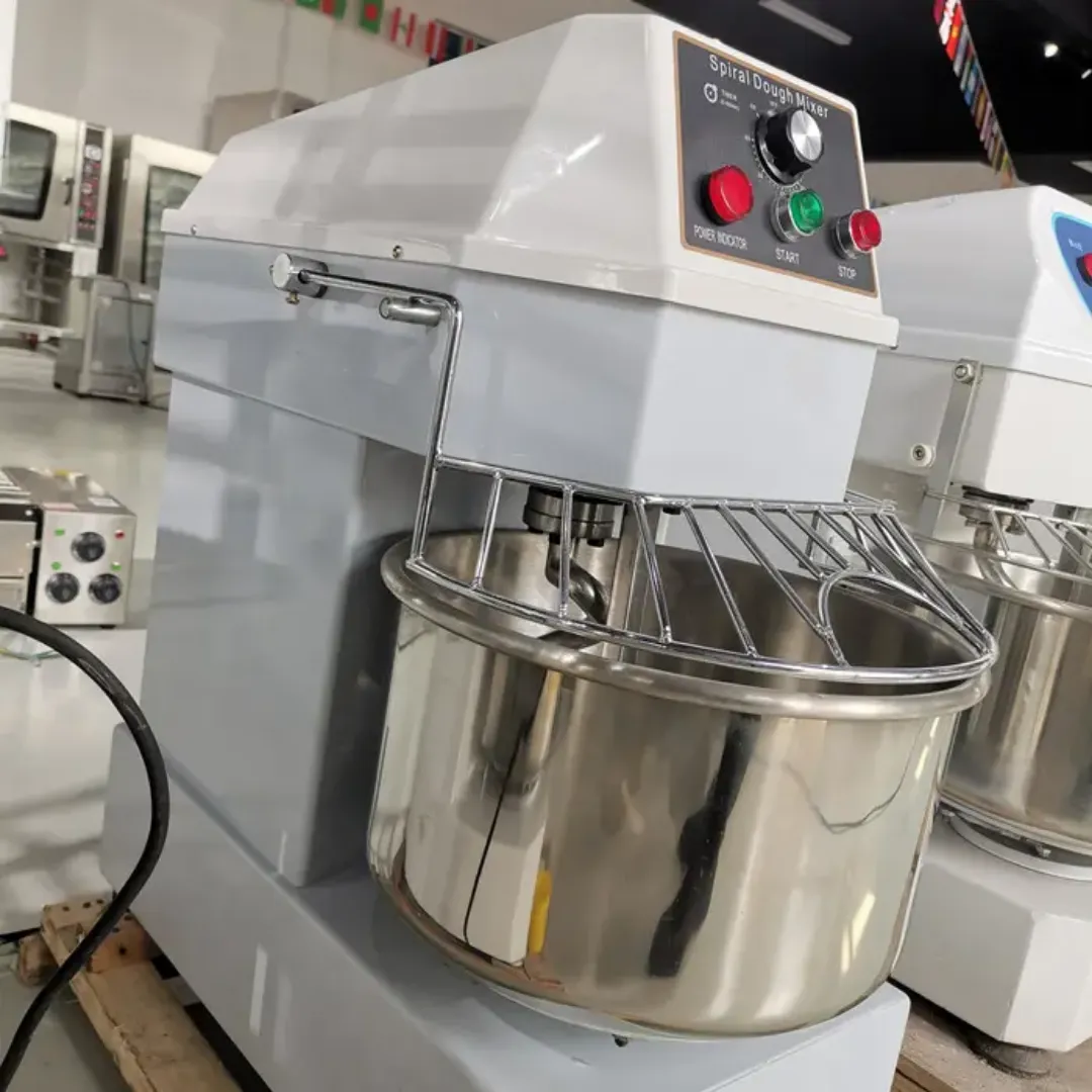 Pétrin Mélangeur Professionnel 30 Litres - 1500W en Acier Inoxydable pour Boulangeries, Restaurants et Pâtes de Manioc