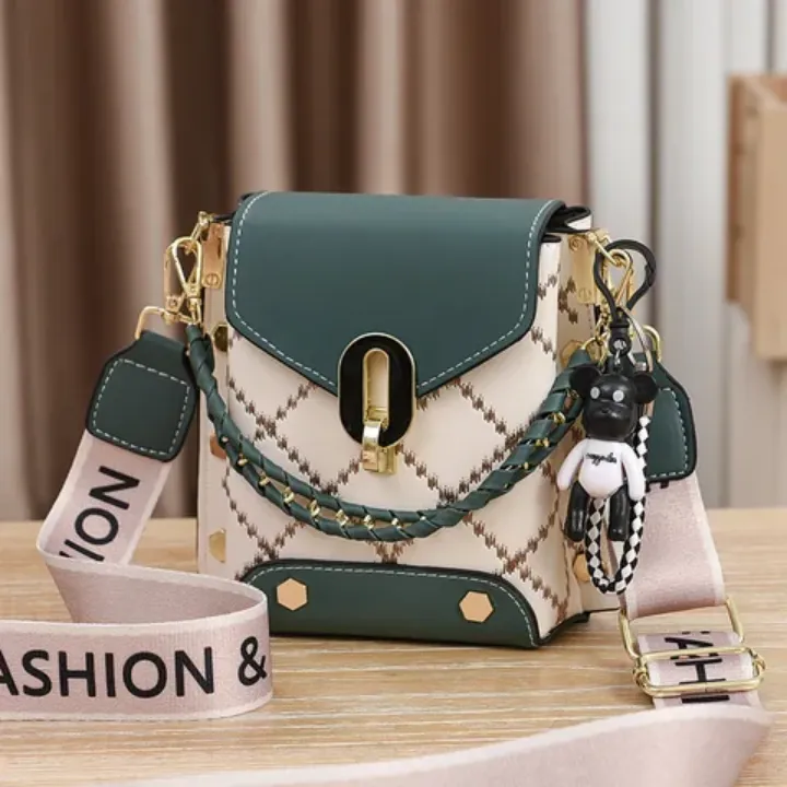 Sac Bandoulière Féminin - Style Jeune et Décontracté avec Porte-Clé Ours