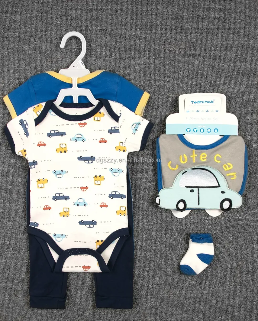 Ensemble Bébé 5 en 1 – Barboteuse, Pantalon, Bavoir, Chaussettes et Gants – Motif Fleur – 3 à 12 Mois