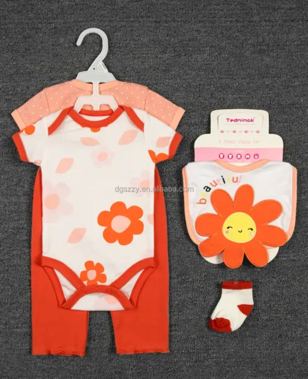 Ensemble Bébé 5 en 1 – Barboteuse, Pantalon, Bavoir, Chaussettes et Gants – Motif Fleur – 3 à 12 Mois