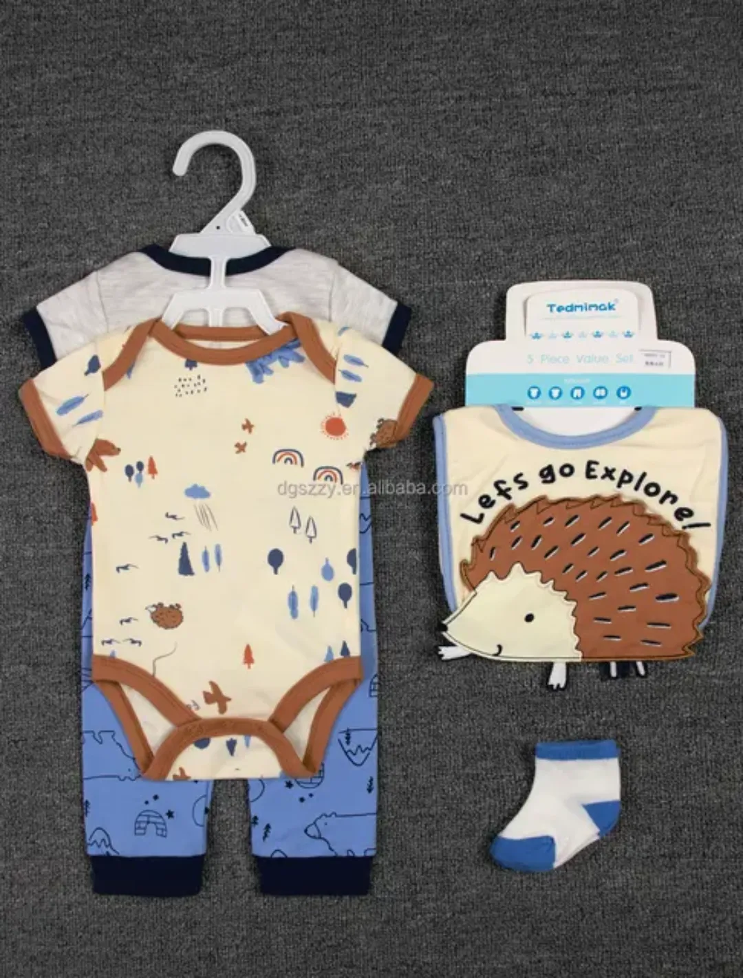 Ensemble Bébé 5 en 1 – Barboteuse, Pantalon, Bavoir, Chaussettes et Gants – Motif Fleur – 3 à 12 Mois