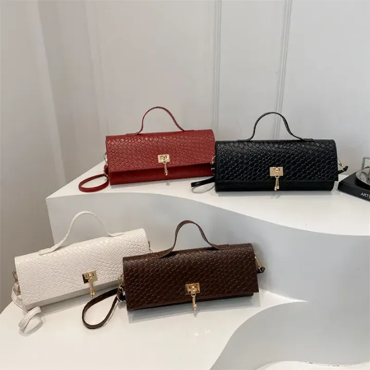Mini Sac à Main Long avec Fermoir Doré – Élégance Compacte