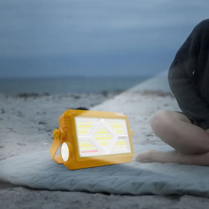Projecteur Solaire Multifonction – Lampe, Chargeur USB et Radio FM