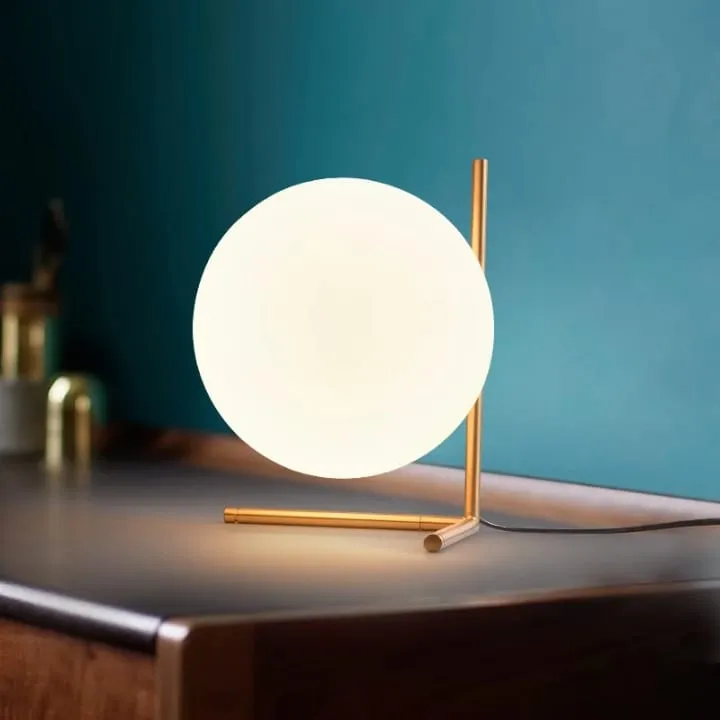 Lampe Globe Dorée avec Structure Croisée – TQ22034