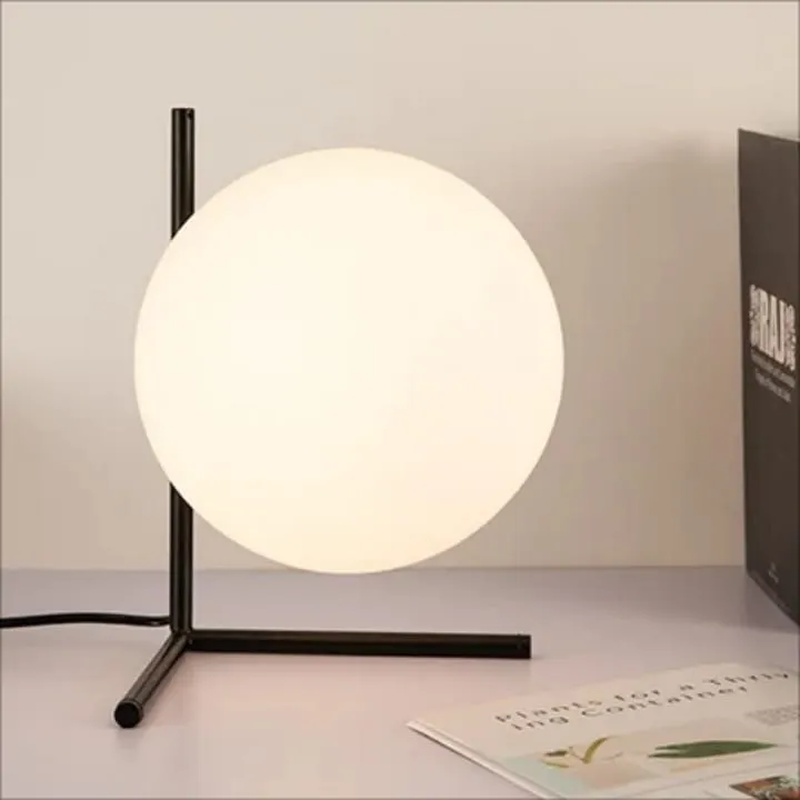 Lampe Globe Dorée avec Structure Croisée – TQ22034