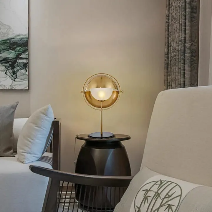 Lampe Sphère Orbitale Dorée – Modèle inspiré design rétro-futuriste