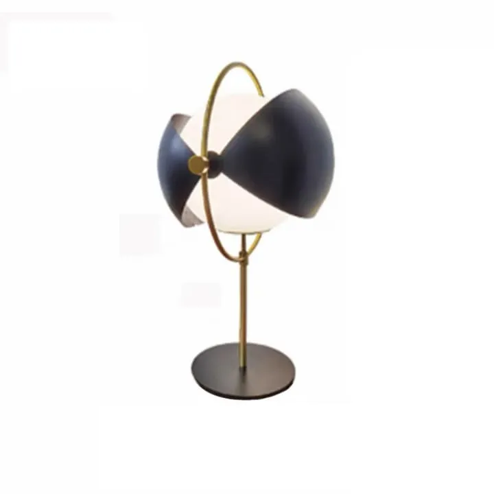 Lampe Sphère Orbitale Dorée – Modèle inspiré design rétro-futuriste
