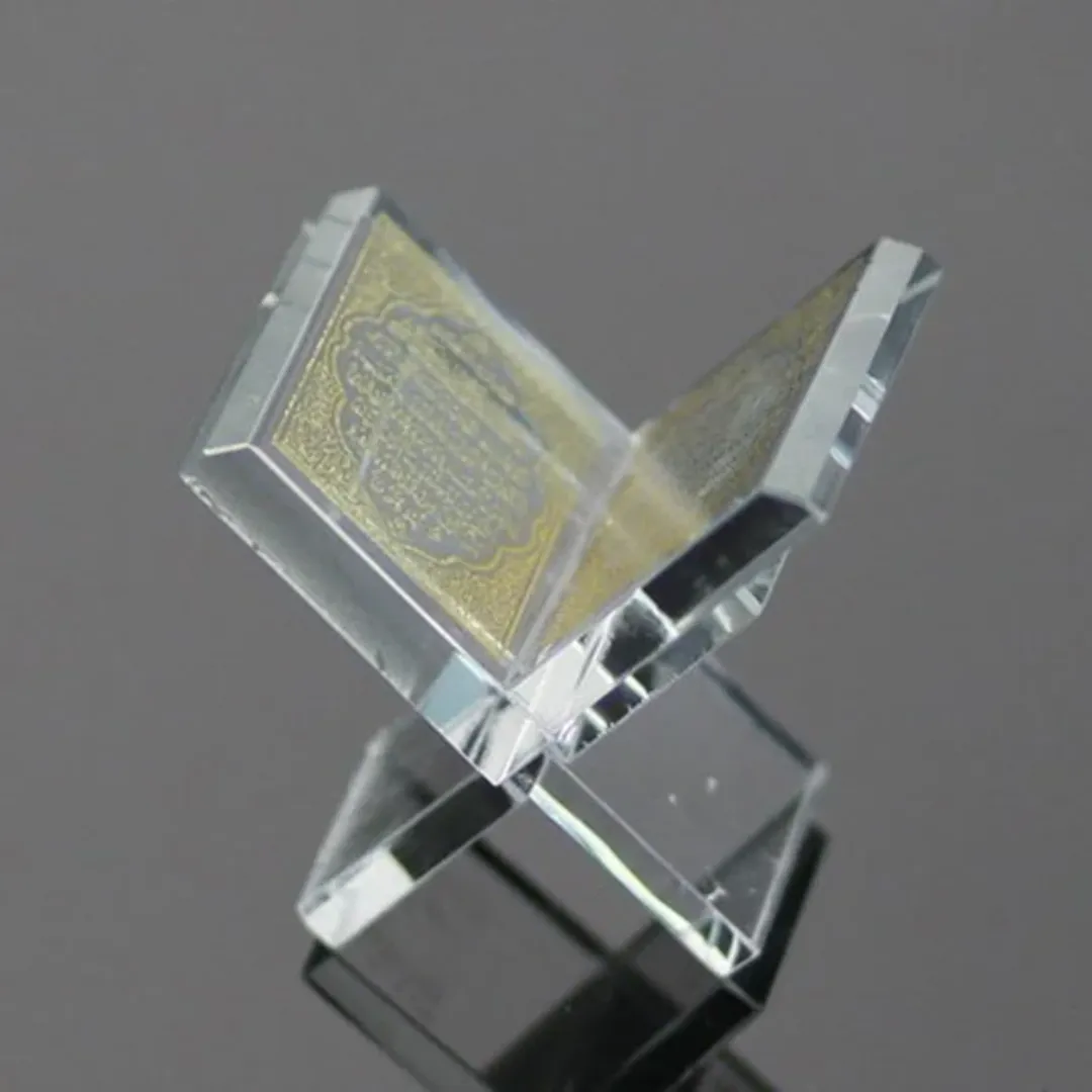 Coran en Cristal Gravé – Objet Décoratif Spirituel de Luxe, Présentoir en Verre Transparent