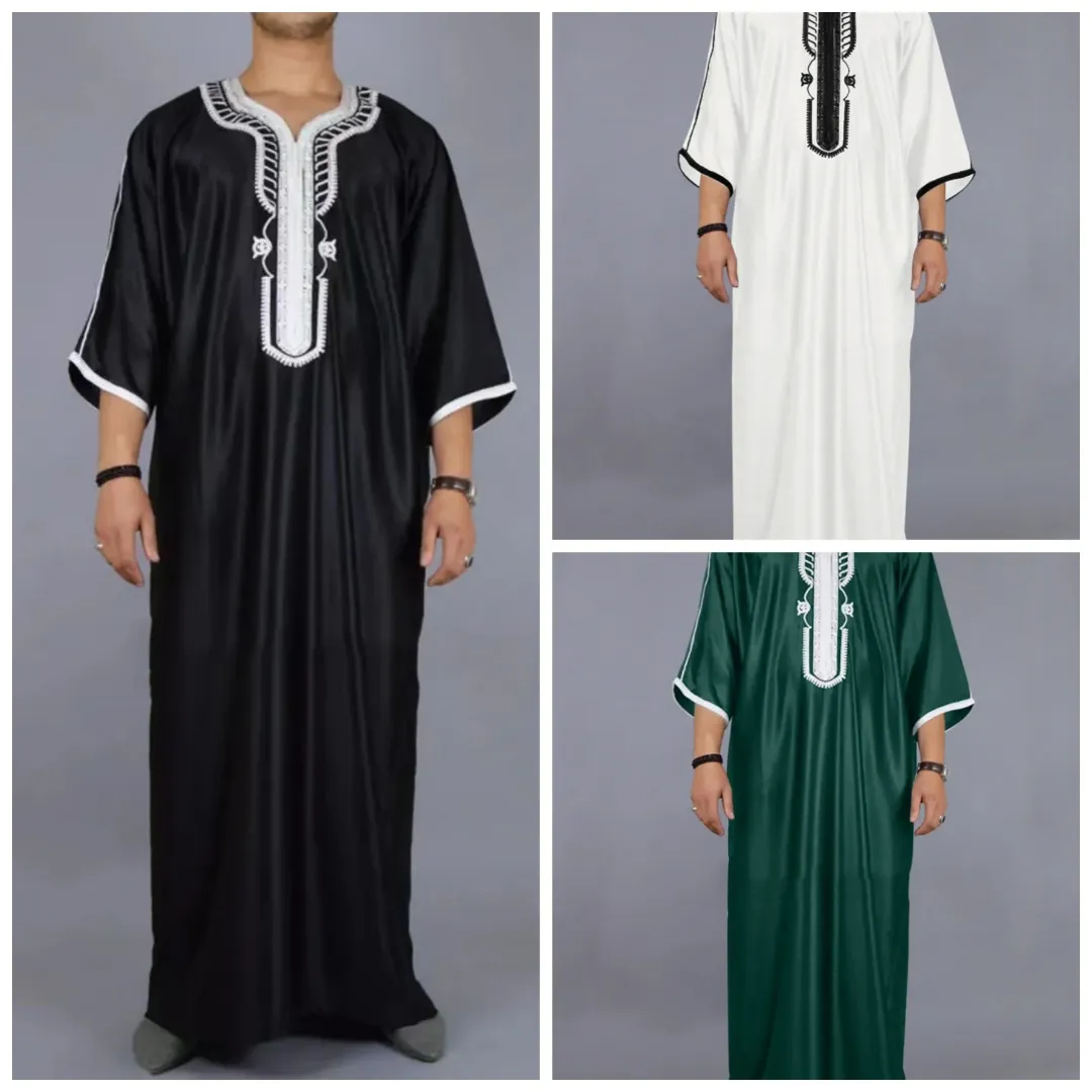Adoptez l’élégance traditionnelle avec cette superbe djellaba noire, confectionnée dans un tissu fluide et léger. Ses magnifiques broderies blanches au niveau du col et des manches ajoutent une touche