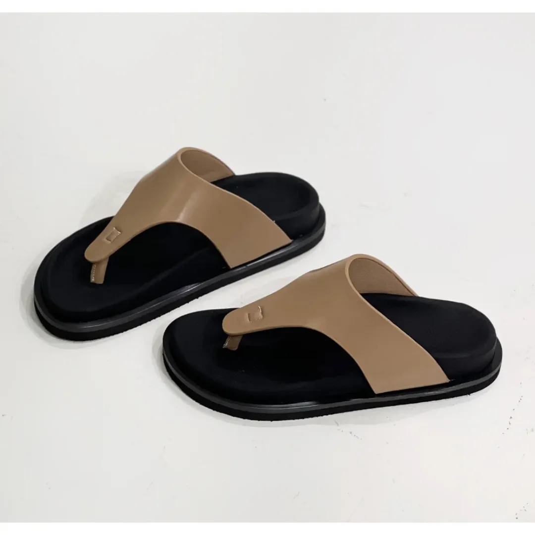 Sandales Homme Tendance – Claquettes Tongs Minimalistes en Similicuir (Noir, Blanc, Beige)   ---