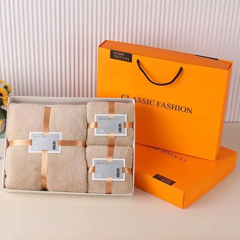 Coffret Luxe de Serviettes Ultra-Douces – 4 Pièces | Idée Cadeau Élégante | 100% Coton Premium